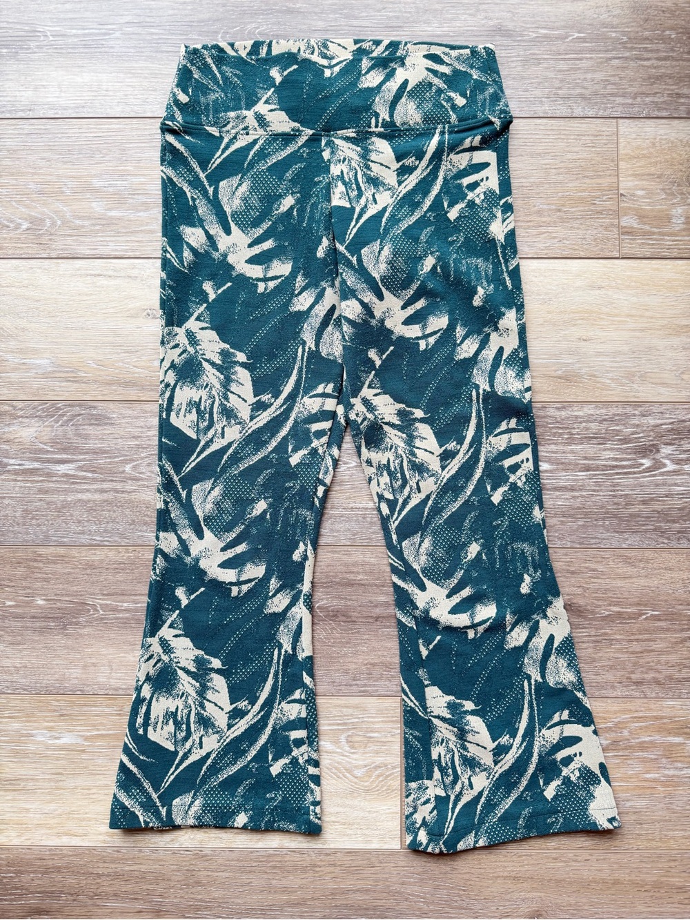 Seea Bell Pant Flora Size Small Cropped Flare Yoga Pants Green VGC